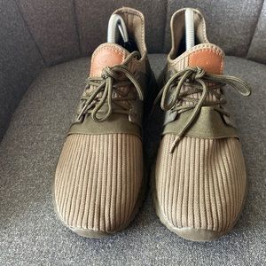 GEERS by Dream Seek Olive Knitted Gym Shoes Size 7